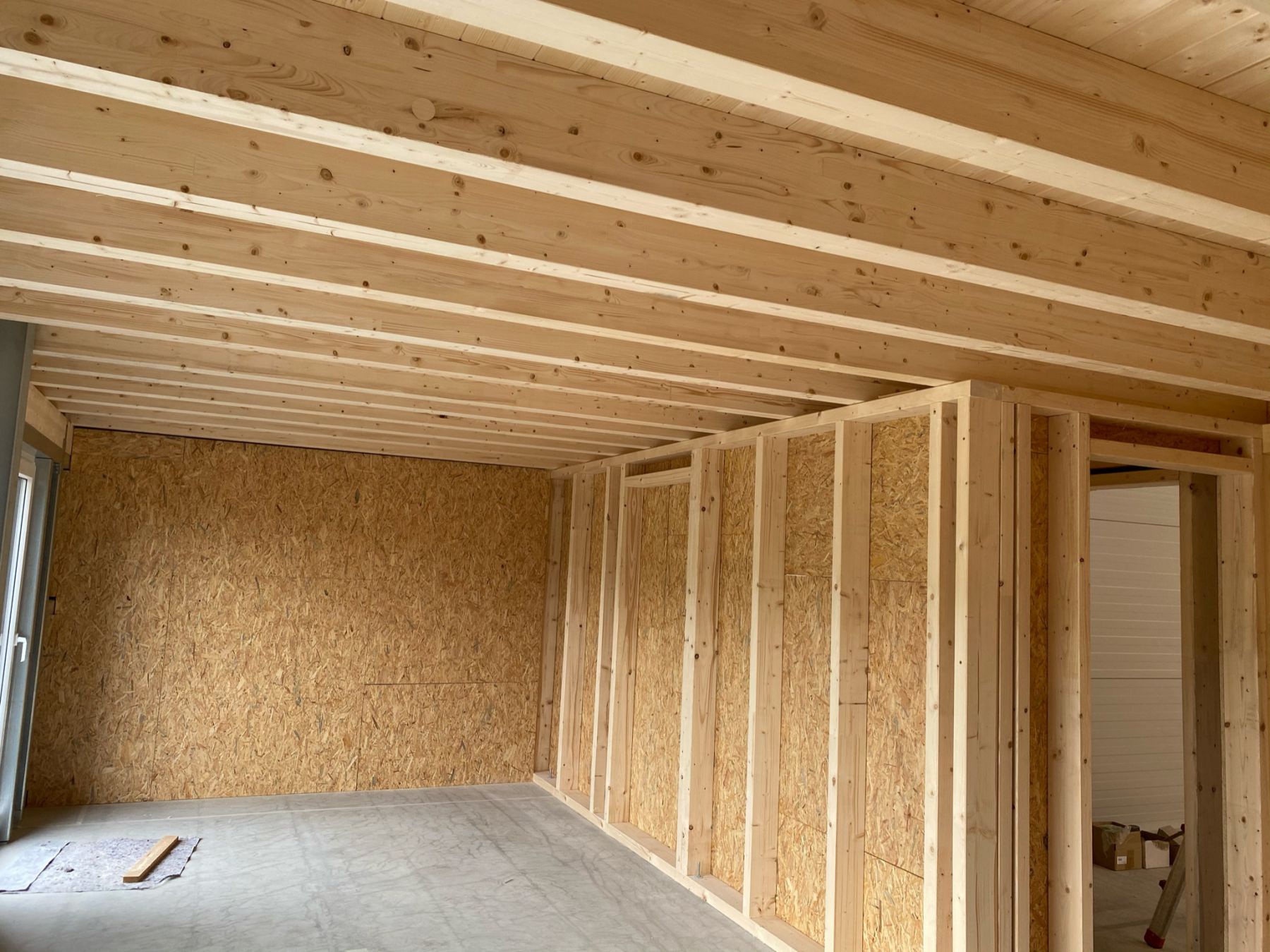 Holzständerwerk/ Raumaufteilung in einer Gewerbehalle